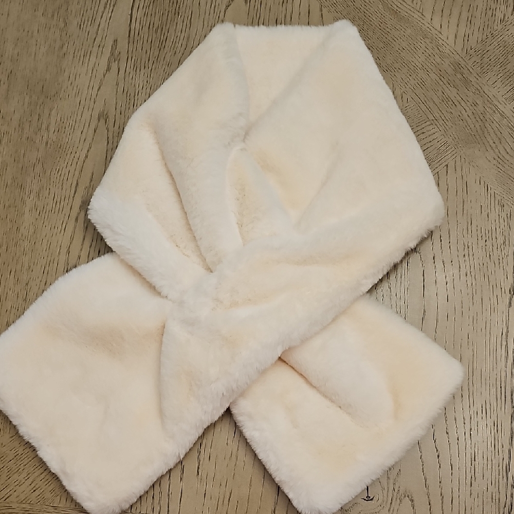Cream Faux Fur Scarf